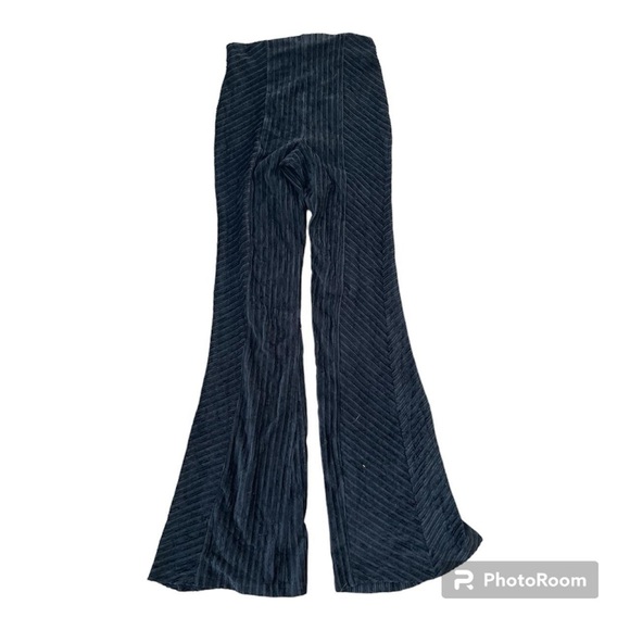 Vintage Y2K 00’s black textured velvet pants from Free People in a size XS - Picture 2 of 2